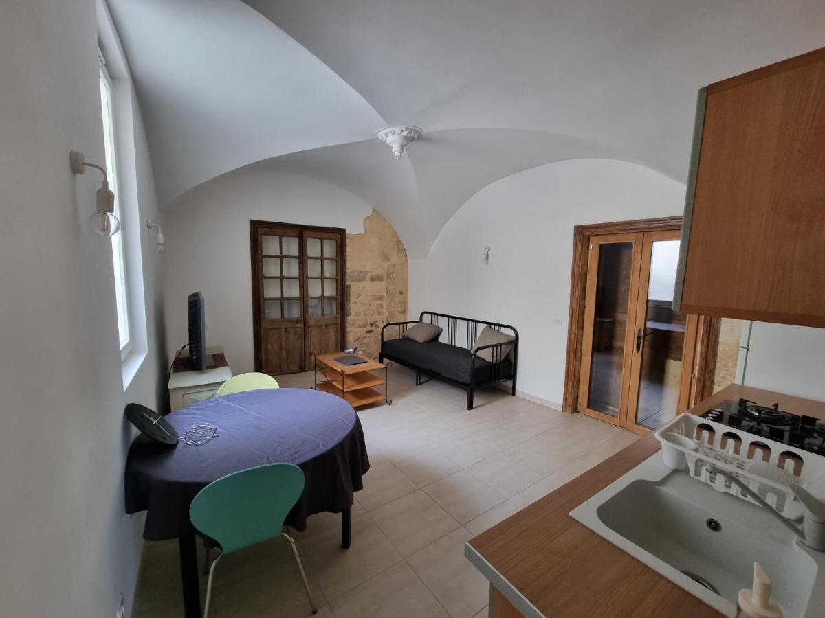 מונטפריון Dans Maison De Maitre, Appartement Independant. מראה חיצוני תמונה